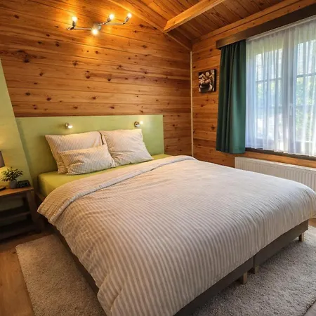 Holiday home Durbuy, Serenae Chalet, Sauna, Climatisation, Local Pour Velos Et Motos, Familles Bienvenues *
